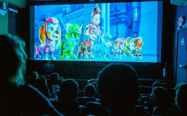 Projeto Cine Petrobras leva cinema gratuito para população