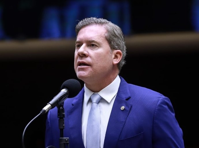 Marx Beltrão vota para acelerar PL que combate a misoginia e reforça atuação em defesa das mulheres