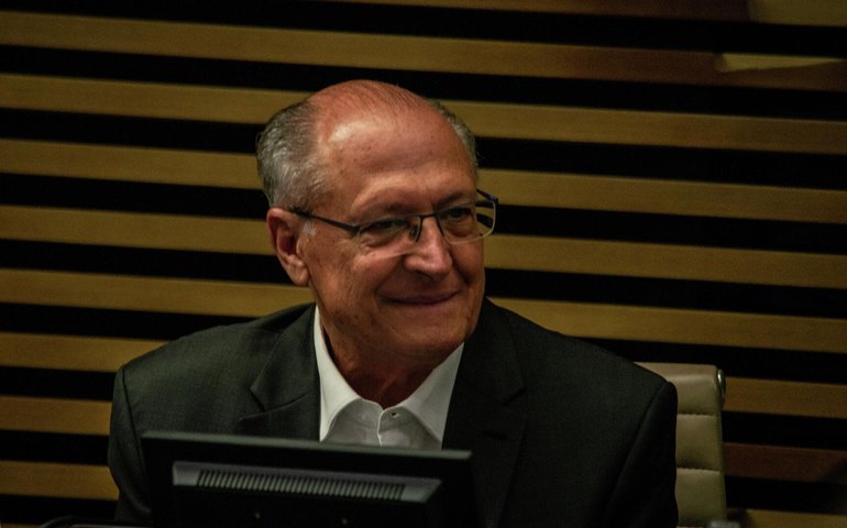 Sem exportação não há escala, diz Alckmin ao citar Engesa e Avibras
