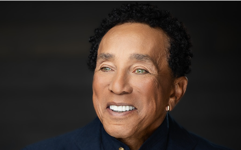 Defesa de Smokey Robinson acusa ex-funcionárias de tentarem extorquir cantor