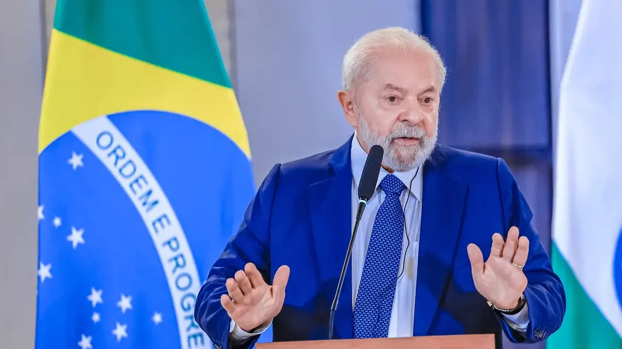 Lula e Putin lamentam cancelamento da viagem do brasileiro à Rússia