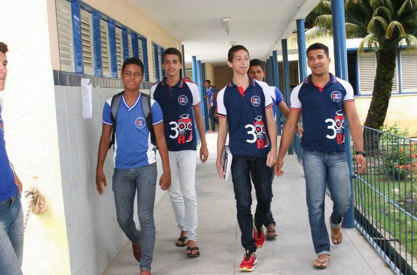 Portocalvenses festejam cinquentenário de sua primeira escola de ensino médio