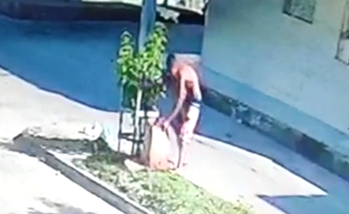 Homem jogou roupa usada no momento do crime no lixo Homem jogou roupa usada no momento do crime no lixo