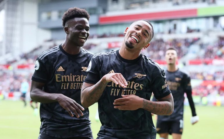 Gabriel Jesus marca, dança, e ajuda o Arsenal a assumir a liderança do Inglês