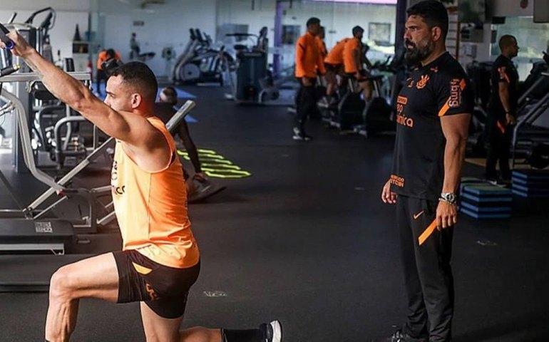 Como é feita a recuperação dos jogadores de futebol para a partida seguinte