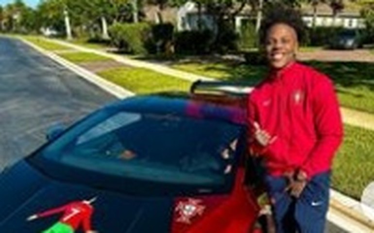 Influencer Speed compra Lamborghini e personaliza carro com foto do ídolo Cristiano Ronaldo; veja vídeo