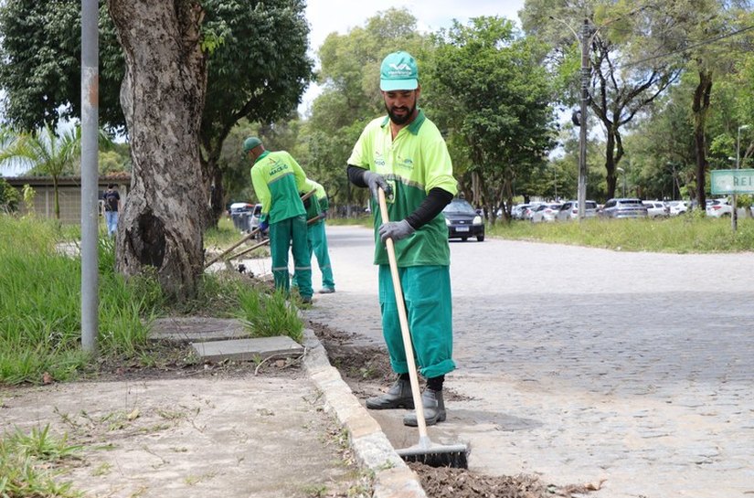 Campus da Ufal recebe mutirão de limpeza em parceria com a Prefeitura de Maceió