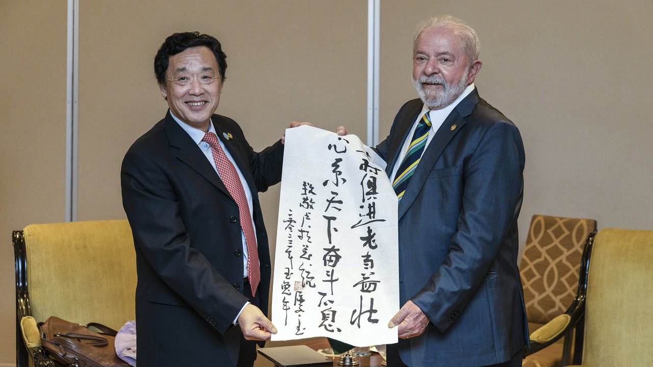 Lula encontra diretor-geral da FAO e fala em trabalho conjunto contra fome e desigualdades