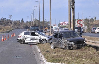 Mortos no trânsito ou nas enchentes são vítimas da falta de políticas públicas no Brasil