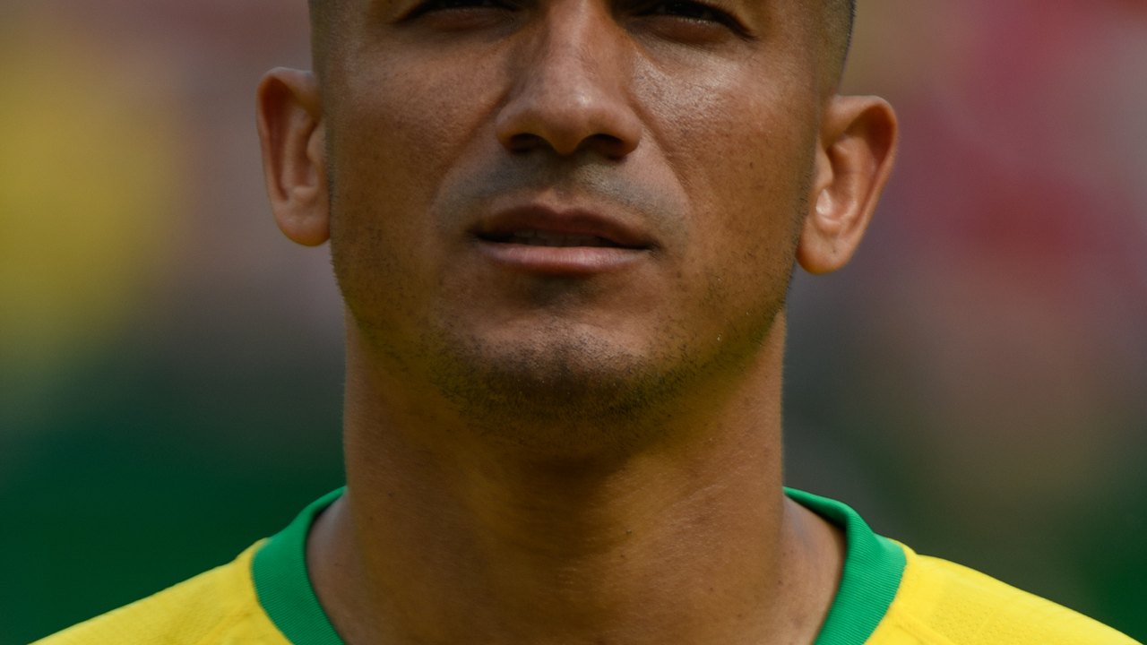Danilo frisa diferenças entre estilo de Diniz com o de Tite e pede paciência para execução: 'água e vinho'