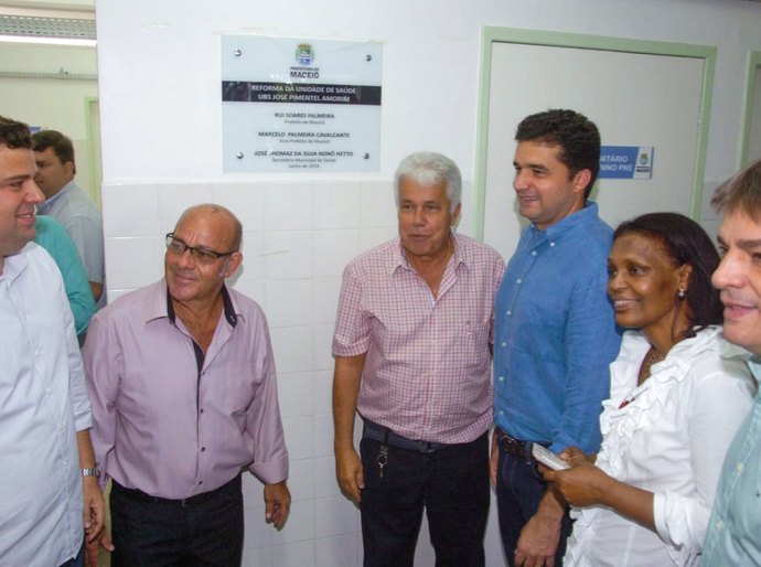 Rui Palmeira entrega unidade de saúde no Salvador Lyra