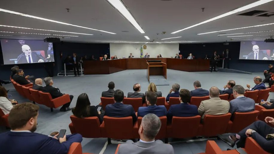 Por unanimidade, turma do STF torna Bolsonaro e mais 7 réus por golpe