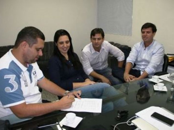 Prefeito Fernando Pereira, de Junqueiro, assume a presidência do Conisul