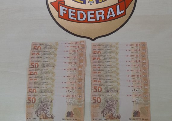 Homem é preso com mil reais em células falsas