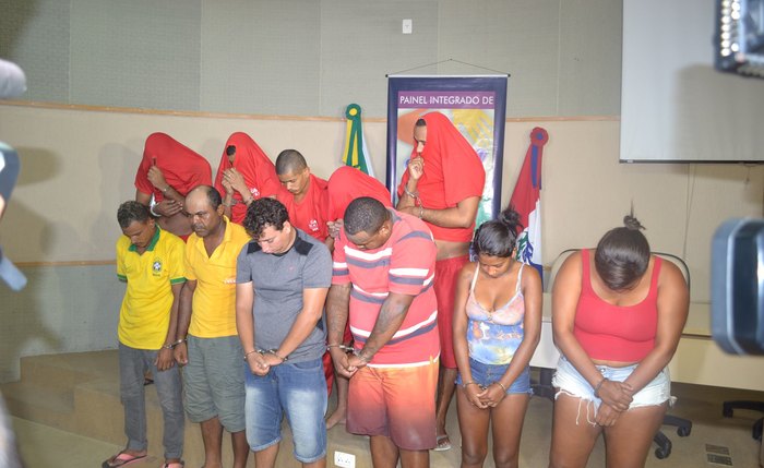 Acusados foram apresentados à imprensa (Crédito: Extra Alagoas)