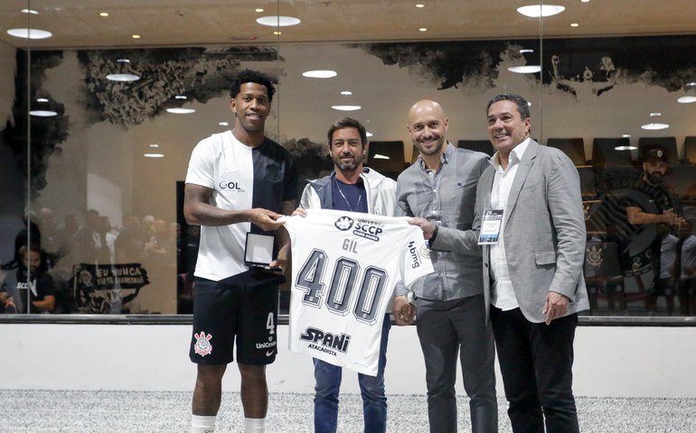 Luxemburgo estreia no Corinthians com derrota para o Del Valle e torcida protesta