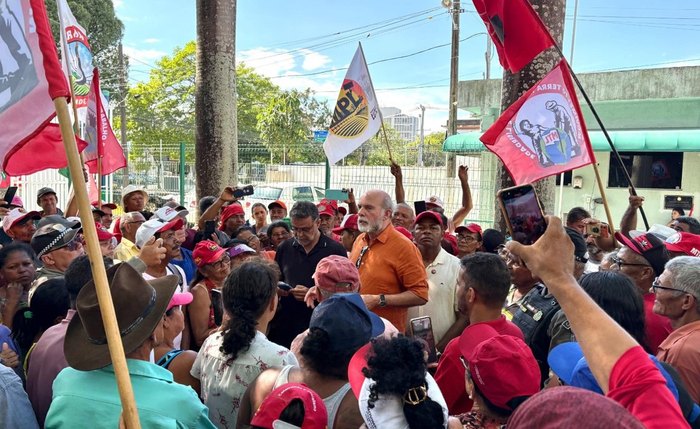 Instituto de Terras e Reforma Agrária de Alagoas negocia com sem-terra e libera trecho da Avenida Fernandes Lima