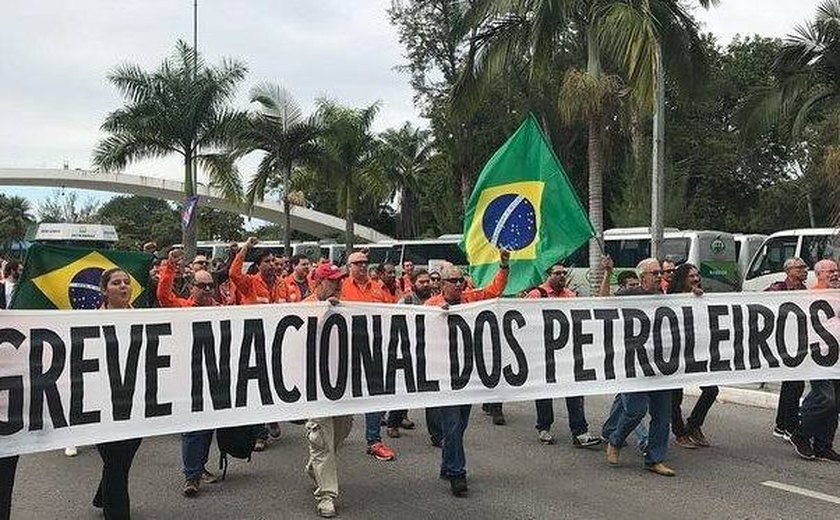 Transportadores de combustíveis iniciam greve apoiada por FUP e sindicatos