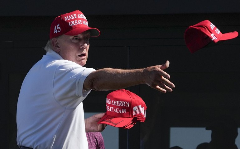 Mídia: equipe de Trump pode usar bases militares dos EUA para deportar imigrantes sem documentos