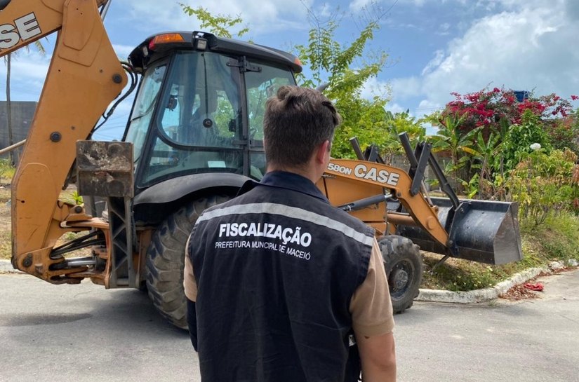 Semsc realiza operação para remover cercas irregulares em área verde
