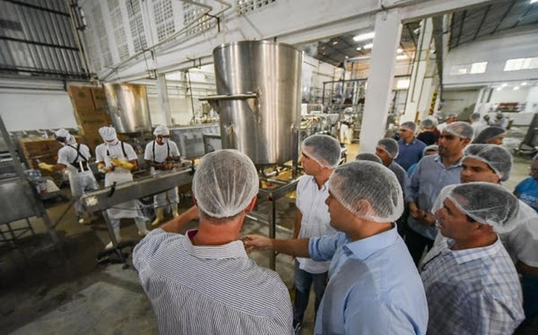 Governador abre ações no Agreste com inauguração de indústria de alimentos