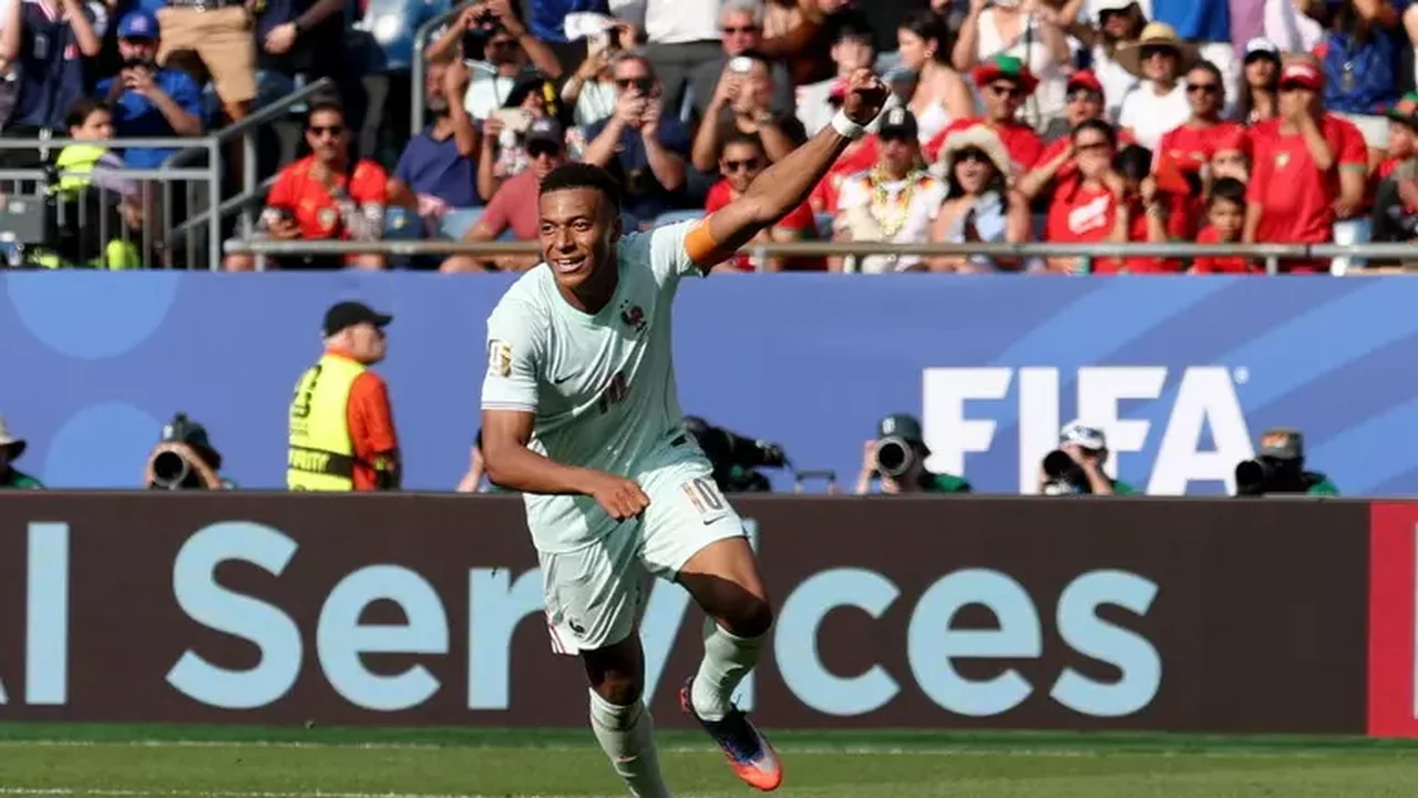 França bate Marrocos por 2 a 0 e é 1ª semifinalista da Copa