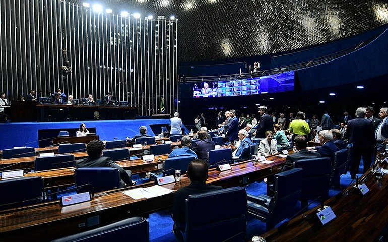 Senado aprova projeto para derrubar decreto de Lula que aumenta IOF; texto vai à promulgação