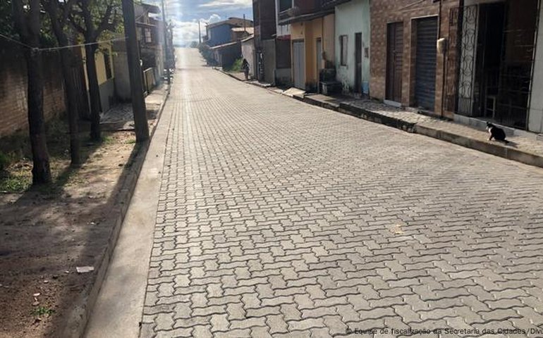 Enquanto regiões do Nordeste trocam asfalto por concreto para reduzir calor, municípios de Alagoas vão na contramão com cidades mais quentes