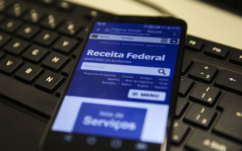 Receita afrouxa fiscalização para liberar importações