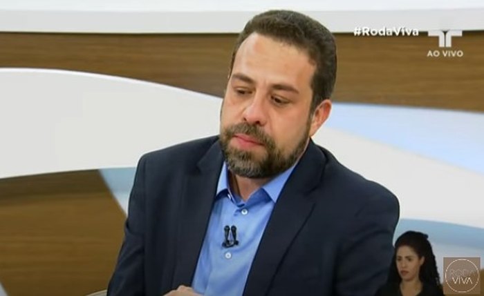 Com lágrimas nos olhos, o psolista falou sobre ser chamado de "cheirador de cocaína" pelo ex-coach