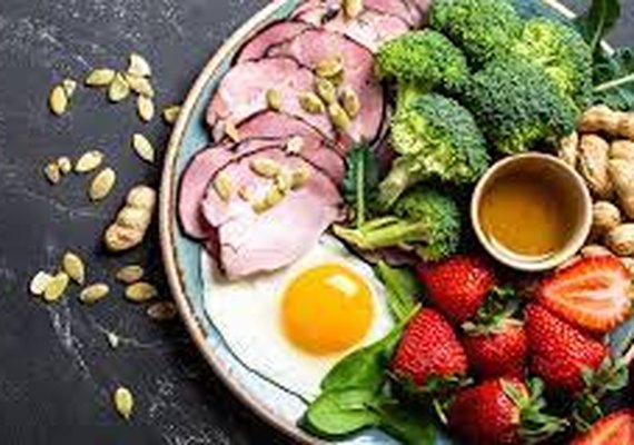 Expert cita 7 alimentos que você deve colocar na sua dieta em 2023