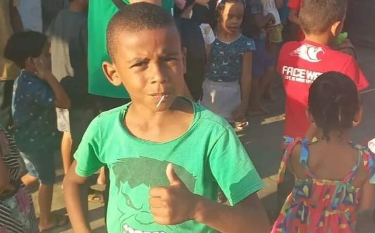 Menino é morto por bala perdida durante tiroteio entre traficantes em Arapiraca