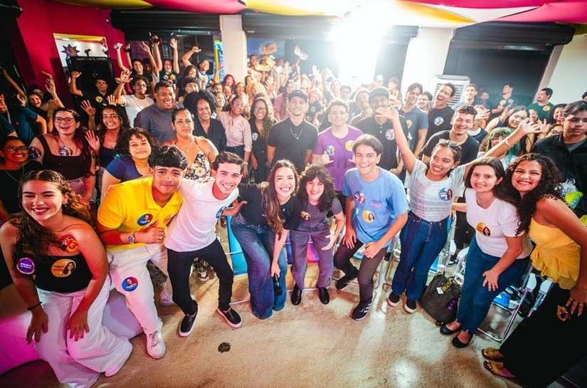 Prestigiada por jovens, Bárbara Braga apresenta propostas e recebe o apoio de eleitores em Maceió