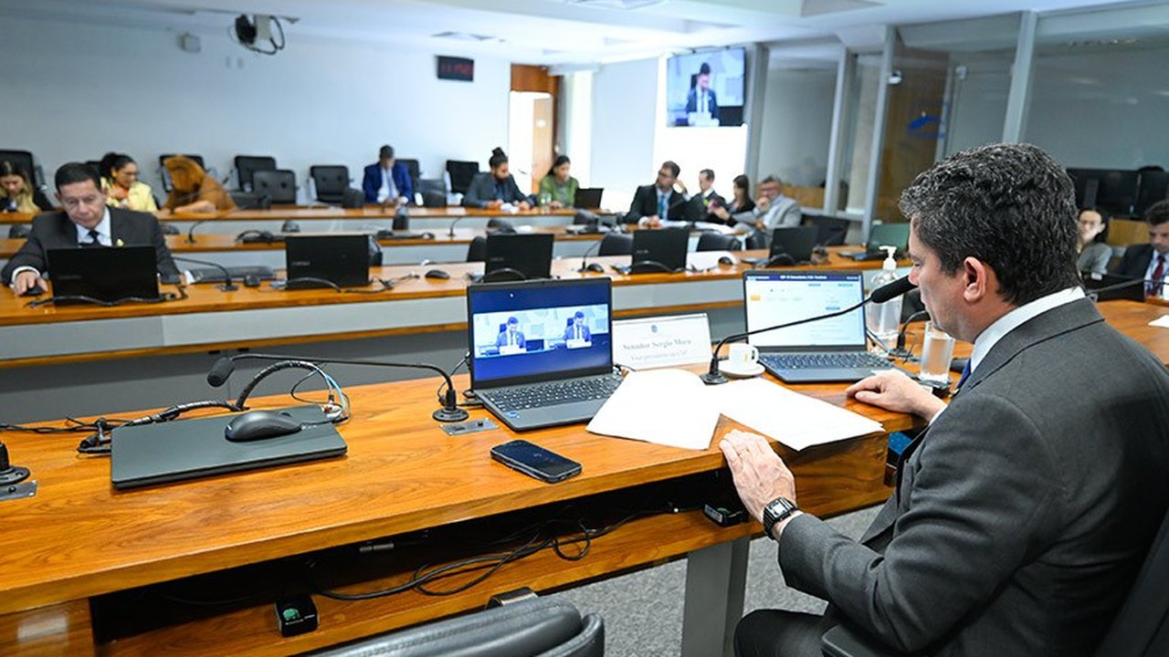 Projeto que responsabiliza empresas por corrupção privada segue para a CCJ