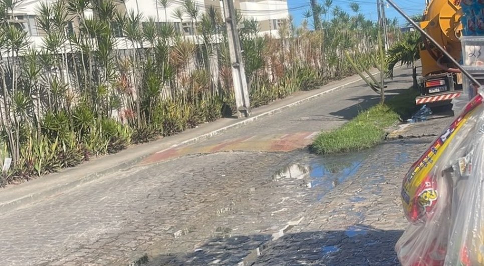 Equipe flagrou esgoto nas ruas do Residencial Grand Reserva