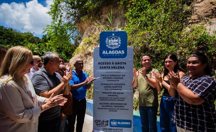 Pavimentação do acesso do complexo da Grota de Santa Helena, que reúne 8 dessas comunidades, beneficia cerca de 4 mil moradores