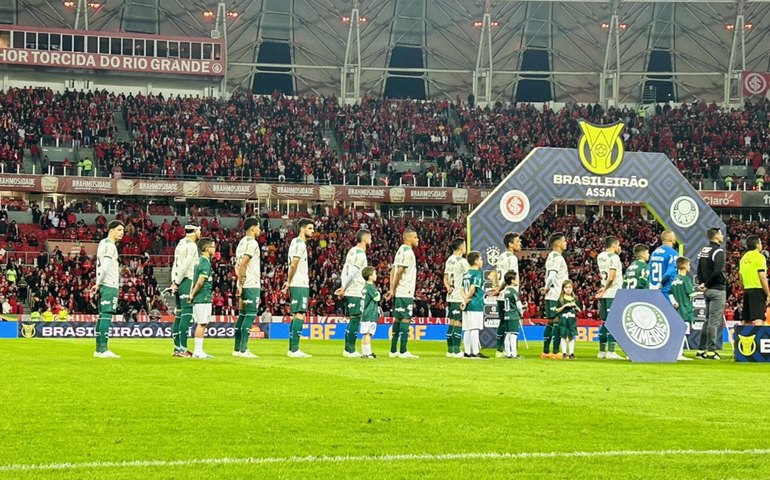 Palmeiras não joga bem, empata com o Internacional e se afasta do G-4