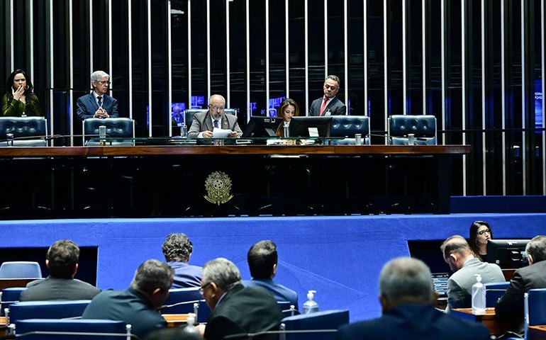 Debatedores divergem sobre limites entre modernização e precarização do trabalho