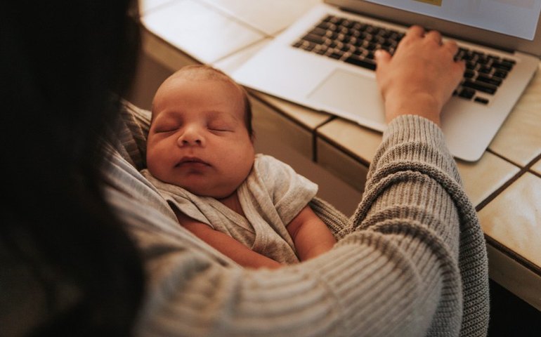 CE discute mais prazo para pais em cursos de graduação