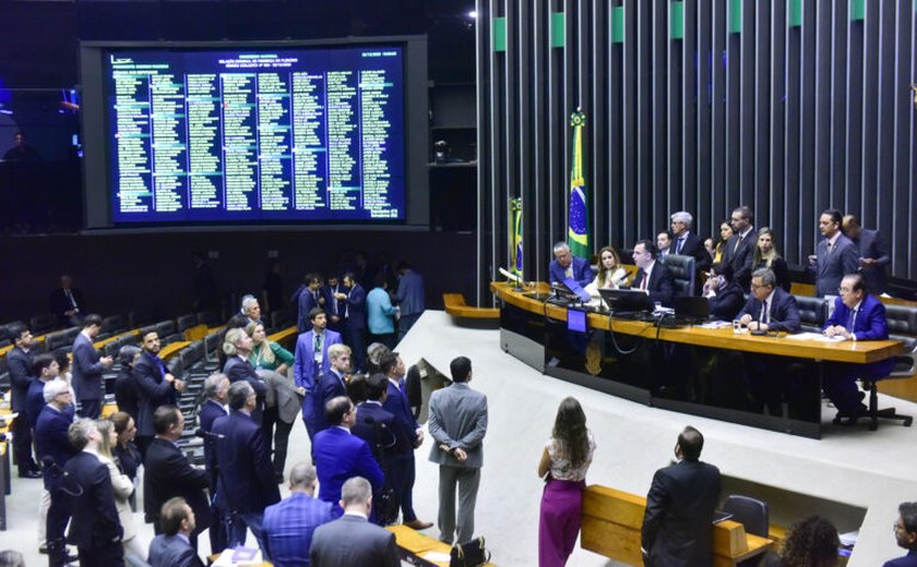 Com risco de derrotas em série para o governo, Congresso realiza primeira sessão do ano hoje