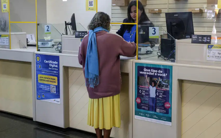 Correios atendem mais de 900 mil aposentados e pensionistas do INSS sobre descontos indevidos