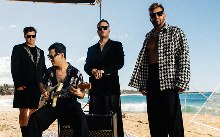 Ricky Martin sobe single com a banda mexicana Reik