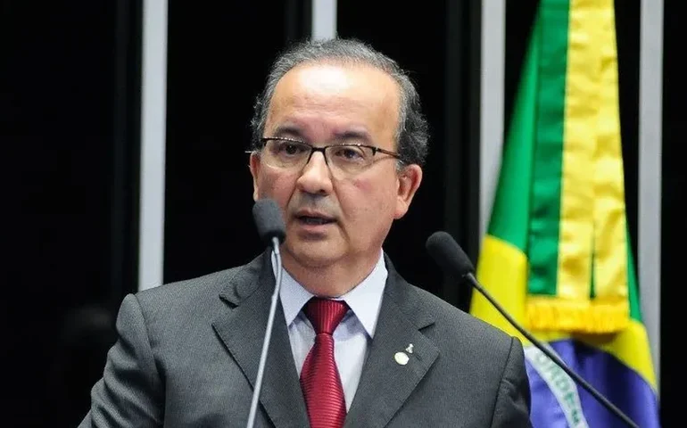Jorginho Mello nomeia irmão de prefeito de Florianópolis e esposa de senador