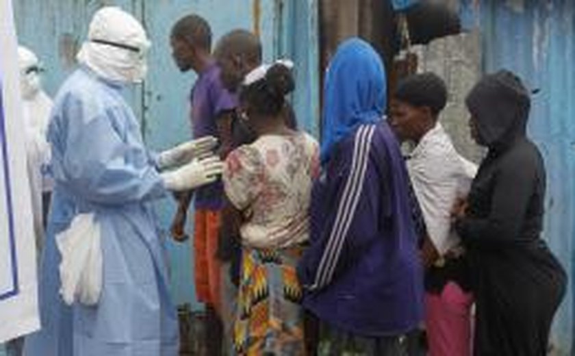 Ebola: Serra Leoa determina quarentena para 1,2 milhão de pessoas
