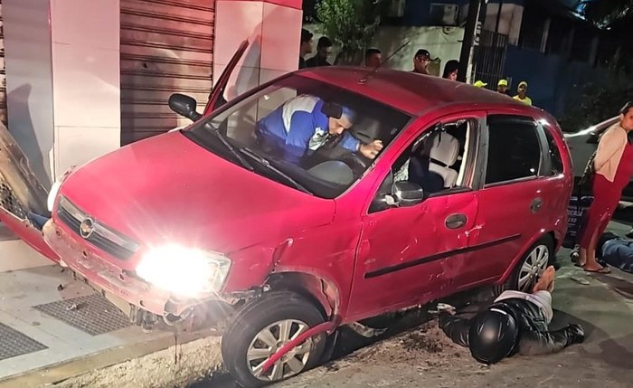 Na tentativa de fugir dos agentes, menor ainda causou um acidente