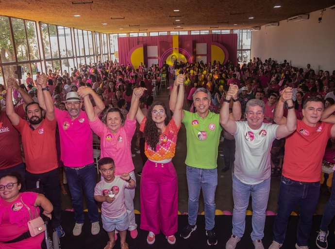 Teca Nelma monta palanque pluralista no lançamento de sua candidatura à reeleição