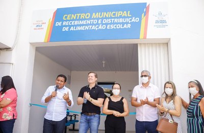 Júlio Cezar e Marx Beltrão entregam investimentos para a Educação do município