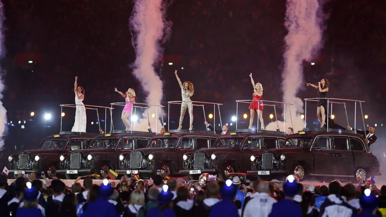 Spice Girls dão pistas de possível retorno 30 anos após sucesso de 'Wannabe'