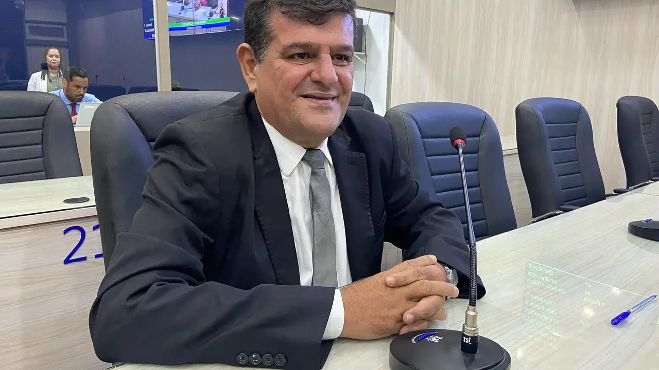 Diplomação de Aldo Loureiro põe fim na ação de João Catunda contra colega