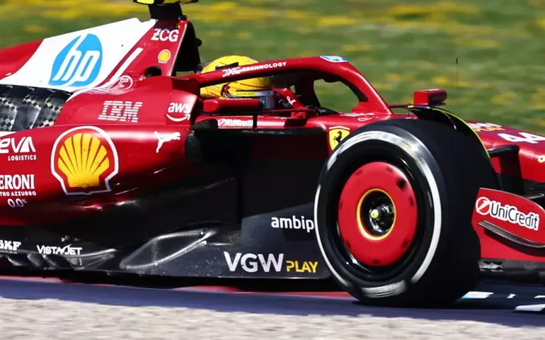 Hamilton põe Ferrari na frente em 1º treino livre em Silverstone